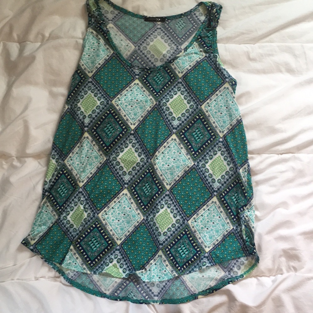 Patchwork patterned tank